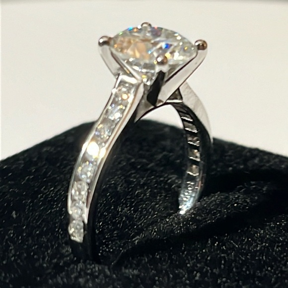 3 Ct Moissanite set in 925 Sterling Silver. - Picture 7 of 15